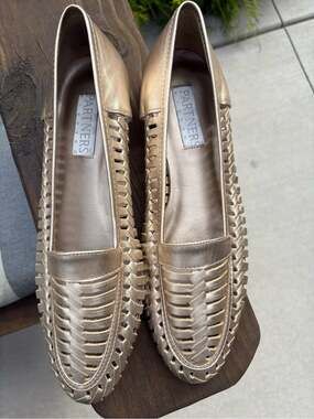 Vintage 90’s Partners by Mervyns Metallic Gold Woven Leather Loafers for Women-8